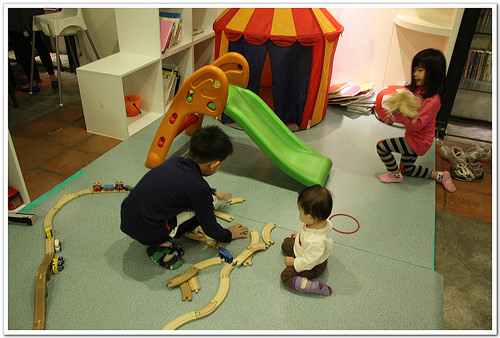 【台中食記】西屯區‧聖彼得堡遊戲主題餐廳~大人小孩都有得玩