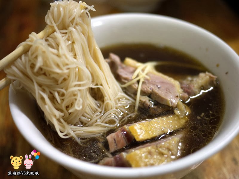 逢甲紅燒當歸鴨。滿滿人潮真可怕