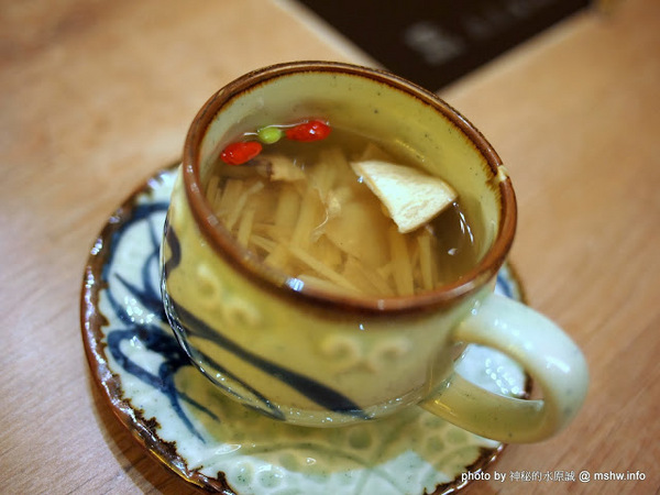 八月江南燒:【食記】台中西屯-八月江南燒 : 創意菜單,全新享受~這不是火鍋店啦XD 八月江南燒:【食記】台中西屯-八月江南燒 : 創意菜單,全新享受~這不是火鍋店啦XD