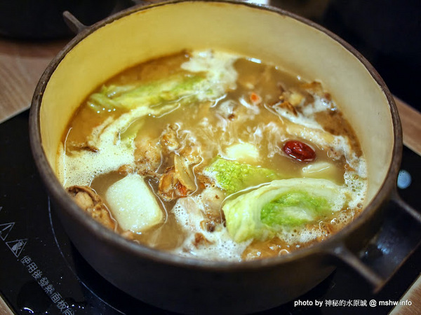 八月江南燒:【食記】台中西屯-八月江南燒 : 創意菜單,全新享受~這不是火鍋店啦XD 八月江南燒:【食記】台中西屯-八月江南燒 : 創意菜單,全新享受~這不是火鍋店啦XD