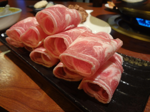 臥龍城巴蜀麻辣燙-麻辣火鍋專賣(原爭紅麻辣火鍋)：1021208[官本金文愛台灣口碑券第20彈]臥龍城巴蜀麻辣燙火鍋好吃到諸葛孔明都不打戰三分天下只想鴛鴦溺在一起