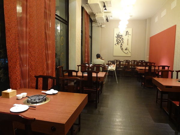 臥龍城巴蜀麻辣燙-麻辣火鍋專賣(原爭紅麻辣火鍋)：1021208[官本金文愛台灣口碑券第20彈]臥龍城巴蜀麻辣燙火鍋好吃到諸葛孔明都不打戰三分天下只想鴛鴦溺在一起