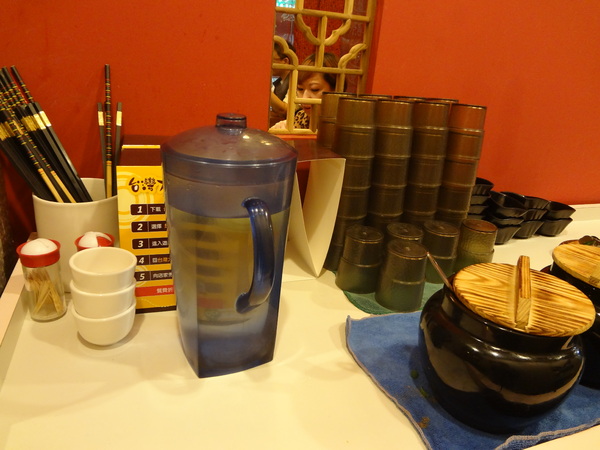 臥龍城巴蜀麻辣燙-麻辣火鍋專賣(原爭紅麻辣火鍋)：1021208[官本金文愛台灣口碑券第20彈]臥龍城巴蜀麻辣燙火鍋好吃到諸葛孔明都不打戰三分天下只想鴛鴦溺在一起