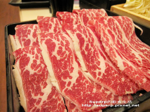 [餐廳食記]東區的麻辣一村：頂尖麻辣火鍋吃到飽