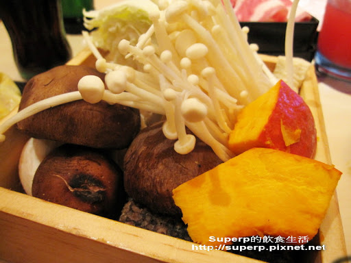 [餐廳食記]東區的麻辣一村：頂尖麻辣火鍋吃到飽