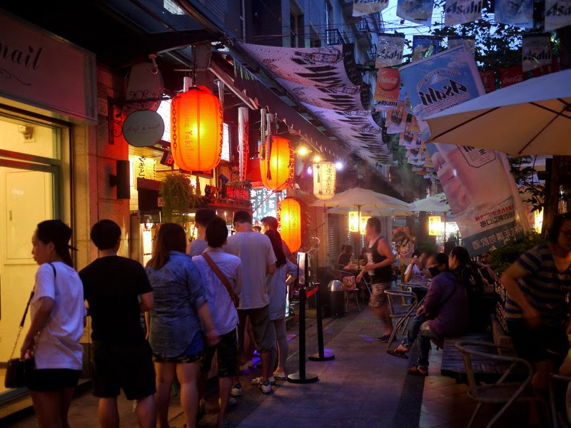 【逢甲夜市】排隊排超久的激旨燒鳥與街頭藝人駐唱