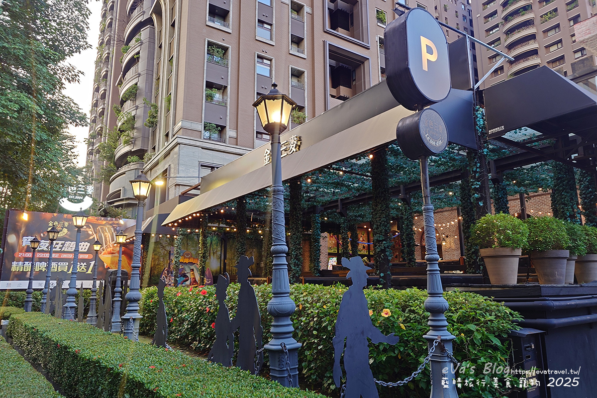 台中市西屯區【台中啤酒買一送一】金色三麥台中市政店｜霍格華茲氛圍餐廳裝潢，自釀啤酒搭配多樣美式餐點。台中美式料理