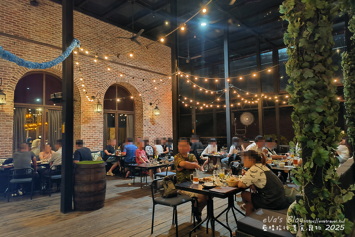 台中市西屯區【台中啤酒買一送一】金色三麥台中市政店｜霍格華茲氛圍餐廳裝潢，自釀啤酒搭配多樣美式餐點。台中美式料理