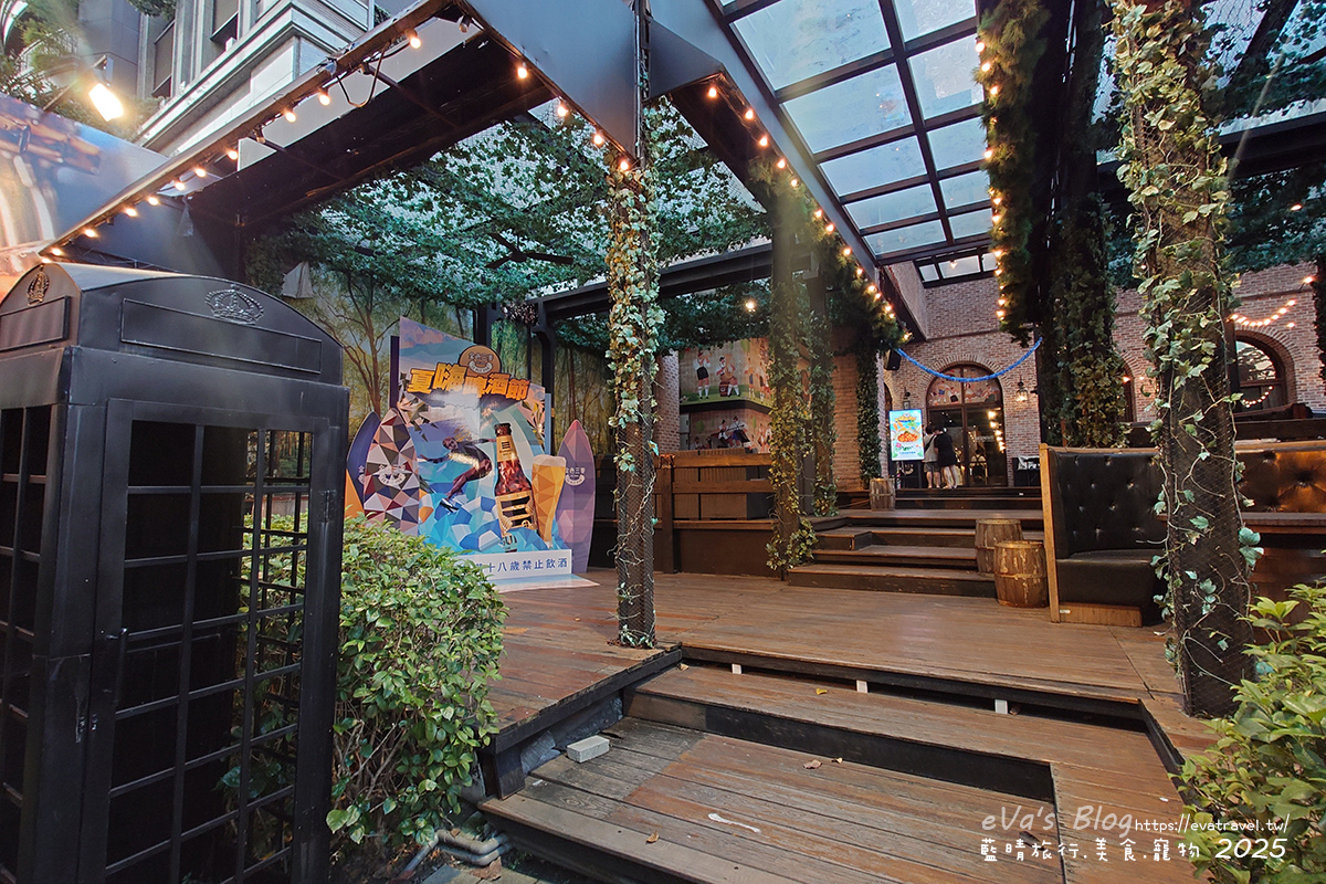 台中市西屯區【台中啤酒買一送一】金色三麥台中市政店｜霍格華茲氛圍餐廳裝潢，自釀啤酒搭配多樣美式餐點。台中美式料理