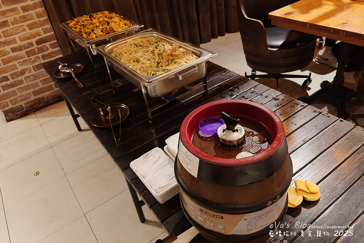 台中市西屯區【台中啤酒買一送一】金色三麥台中市政店｜霍格華茲氛圍餐廳裝潢，自釀啤酒搭配多樣美式餐點。台中美式料理