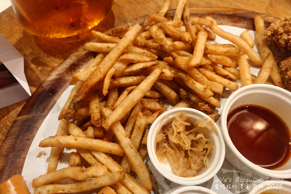 台中市西屯區【台中啤酒買一送一】金色三麥台中市政店｜霍格華茲氛圍餐廳裝潢，自釀啤酒搭配多樣美式餐點。台中美式料理