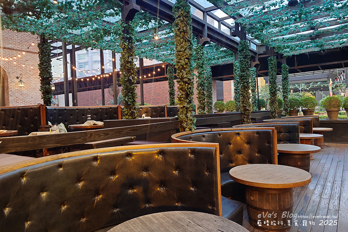 台中市西屯區【台中啤酒買一送一】金色三麥台中市政店｜霍格華茲氛圍餐廳裝潢，自釀啤酒搭配多樣美式餐點。台中美式料理