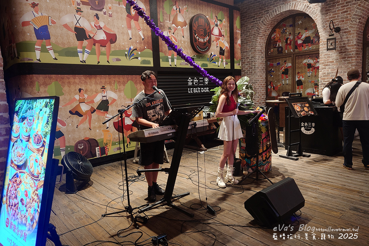 台中市西屯區【台中啤酒買一送一】金色三麥台中市政店｜霍格華茲氛圍餐廳裝潢，自釀啤酒搭配多樣美式餐點。台中美式料理