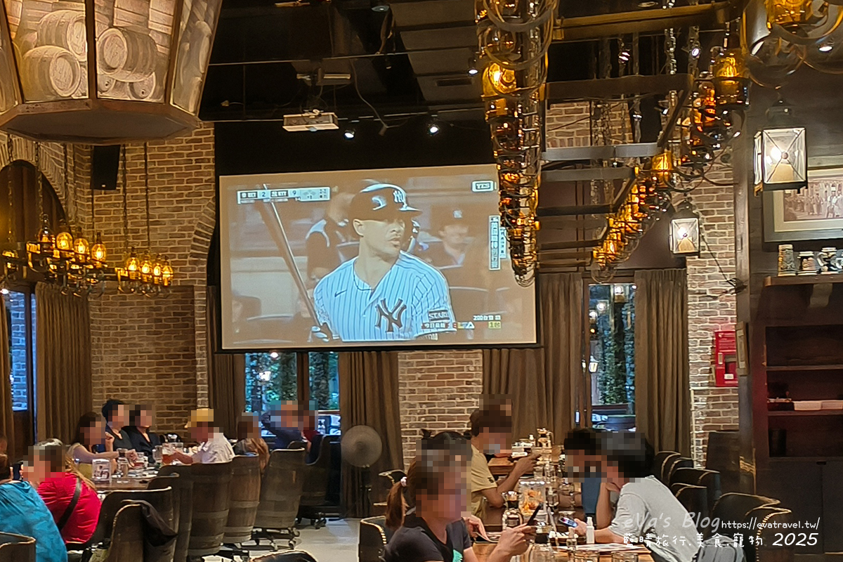 台中市西屯區【台中啤酒買一送一】金色三麥台中市政店｜霍格華茲氛圍餐廳裝潢，自釀啤酒搭配多樣美式餐點。台中美式料理
