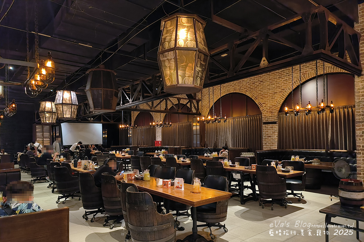 台中市西屯區【台中啤酒買一送一】金色三麥台中市政店｜霍格華茲氛圍餐廳裝潢，自釀啤酒搭配多樣美式餐點。台中美式料理