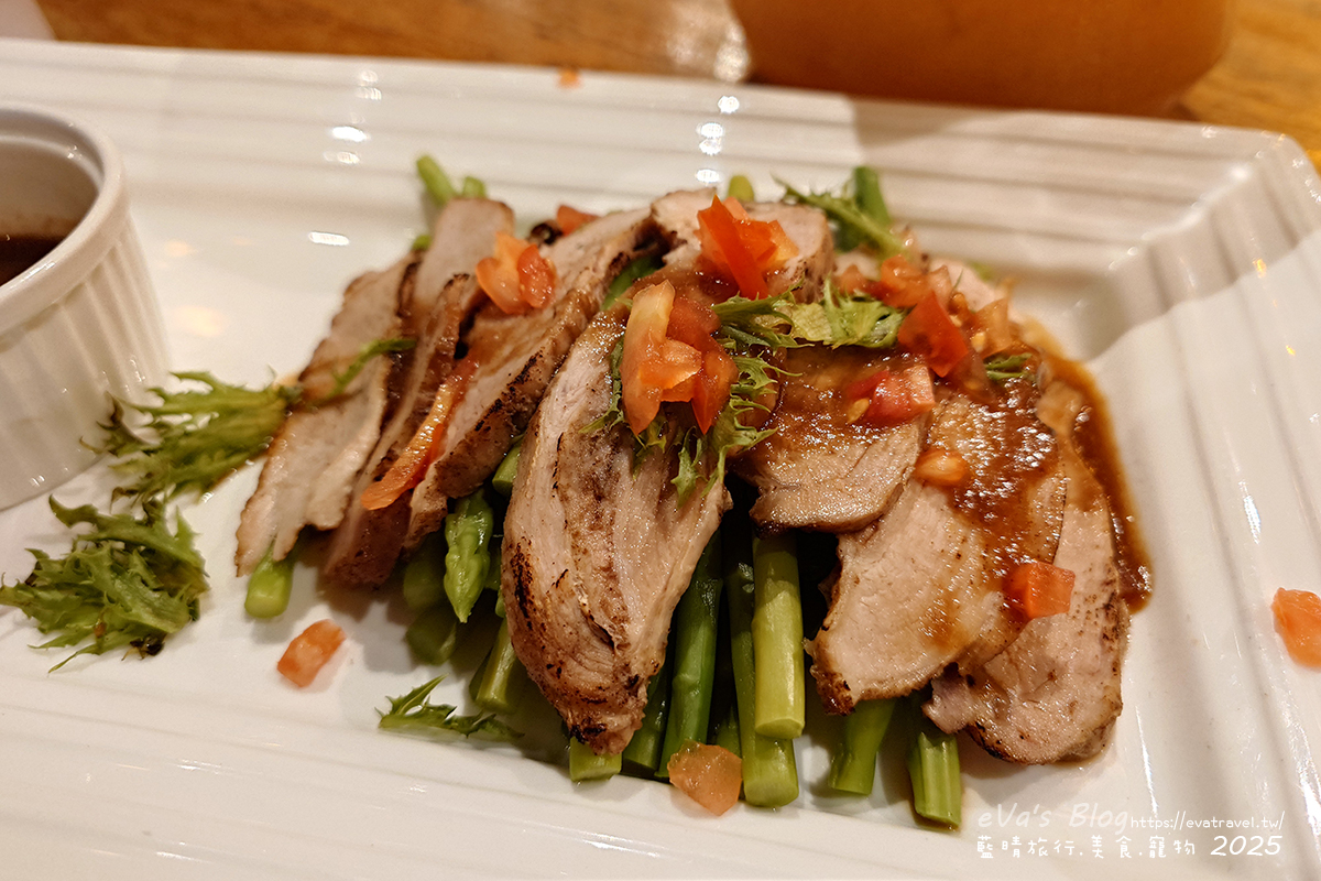 台中市西屯區【台中啤酒買一送一】金色三麥台中市政店｜霍格華茲氛圍餐廳裝潢，自釀啤酒搭配多樣美式餐點。台中美式料理