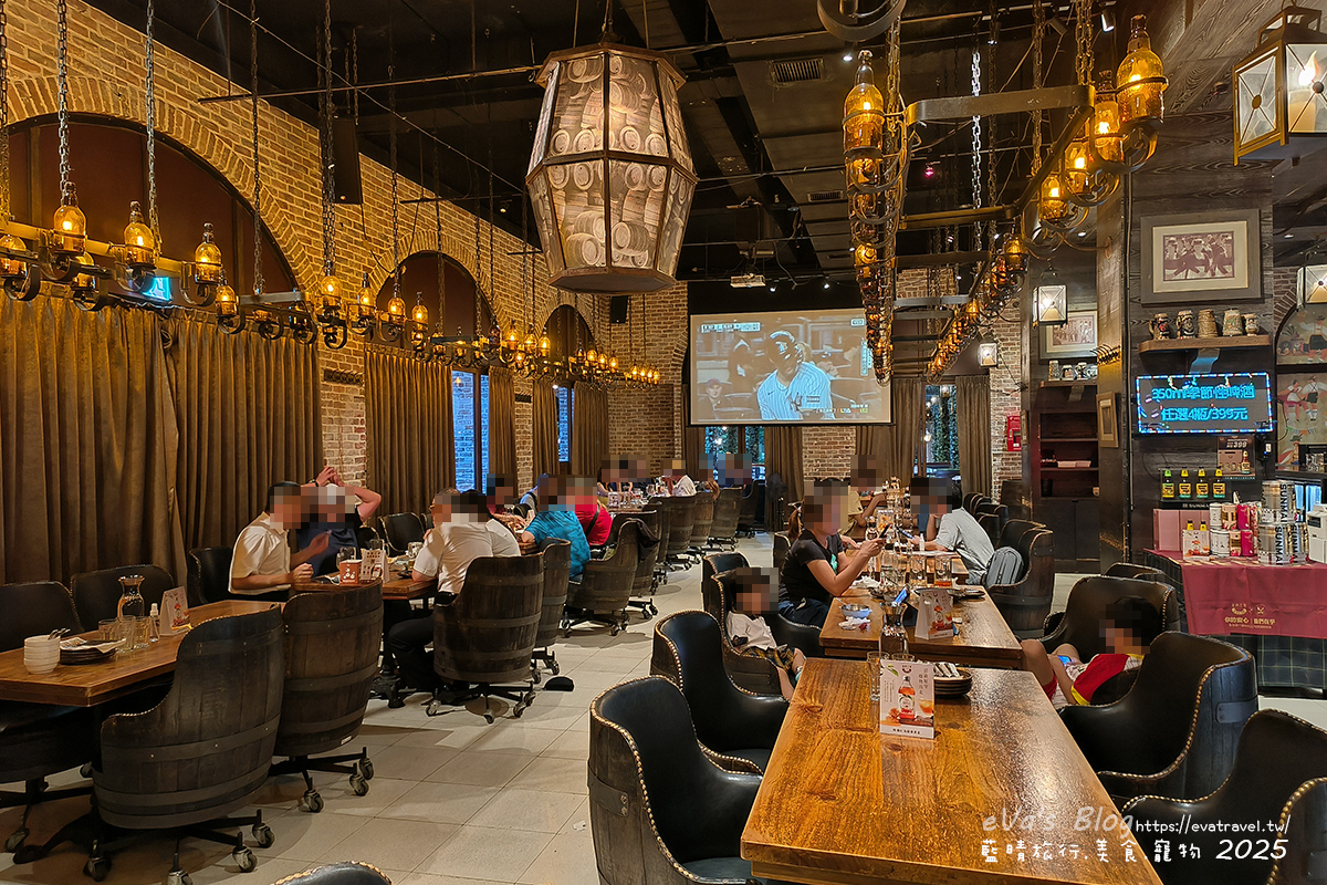 台中市西屯區【台中啤酒買一送一】金色三麥台中市政店｜霍格華茲氛圍餐廳裝潢，自釀啤酒搭配多樣美式餐點。台中美式料理