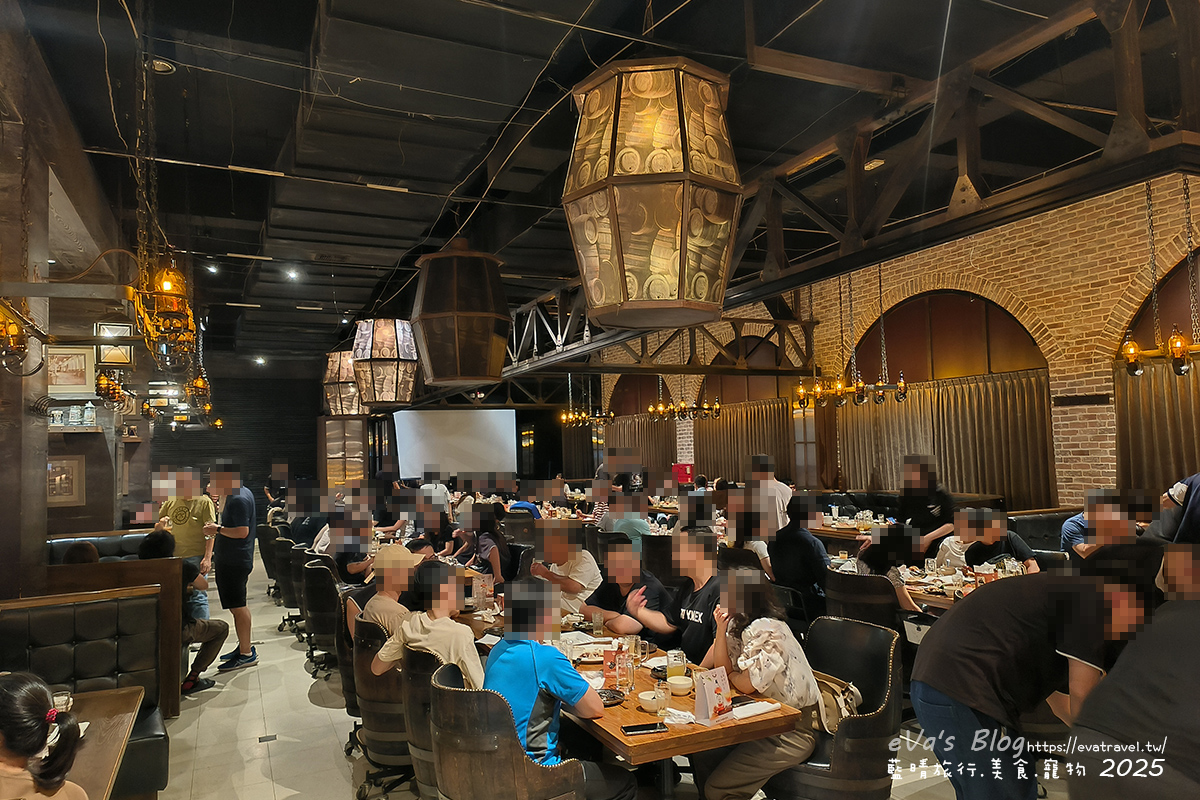 台中市西屯區【台中啤酒買一送一】金色三麥台中市政店｜霍格華茲氛圍餐廳裝潢，自釀啤酒搭配多樣美式餐點。台中美式料理