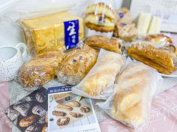 (牙米吃宅配)馥漫麵包花園 宅配防疫麵包箱 台北板橋台中麵包推薦 五款不同組合宅配到你家輕鬆搞定一週的早餐與下午茶 多款麵包新鮮好吃!