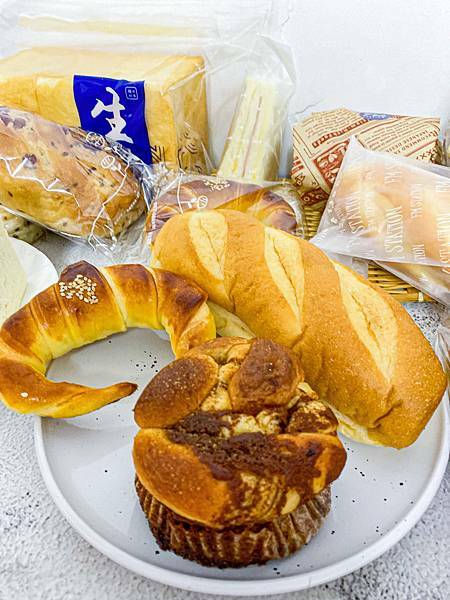 (牙米吃宅配)馥漫麵包花園 宅配防疫麵包箱 台北板橋台中麵包推薦 五款不同組合宅配到你家輕鬆搞定一週的早餐與下午茶 多款麵包新鮮好吃!