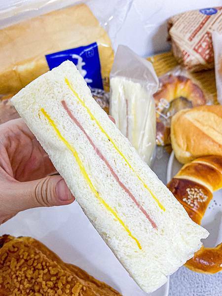 (牙米吃宅配)馥漫麵包花園 宅配防疫麵包箱 台北板橋台中麵包推薦 五款不同組合宅配到你家輕鬆搞定一週的早餐與下午茶 多款麵包新鮮好吃!