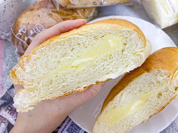 (牙米吃宅配)馥漫麵包花園 宅配防疫麵包箱 台北板橋台中麵包推薦 五款不同組合宅配到你家輕鬆搞定一週的早餐與下午茶 多款麵包新鮮好吃!