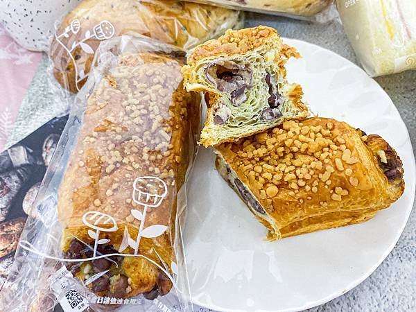 (牙米吃宅配)馥漫麵包花園 宅配防疫麵包箱 台北板橋台中麵包推薦 五款不同組合宅配到你家輕鬆搞定一週的早餐與下午茶 多款麵包新鮮好吃!