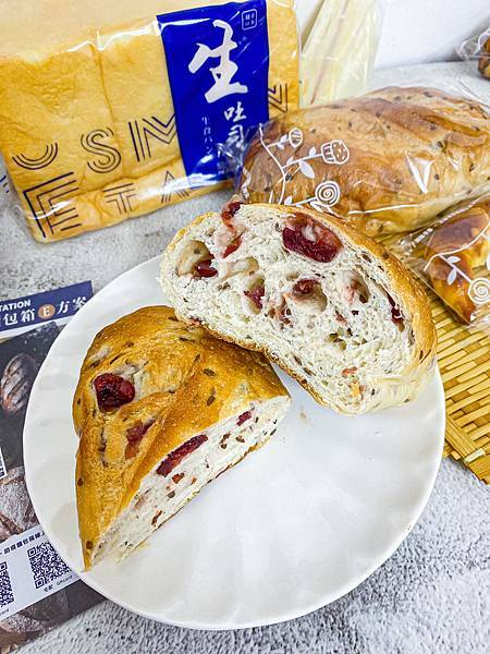 (牙米吃宅配)馥漫麵包花園 宅配防疫麵包箱 台北板橋台中麵包推薦 五款不同組合宅配到你家輕鬆搞定一週的早餐與下午茶 多款麵包新鮮好吃!