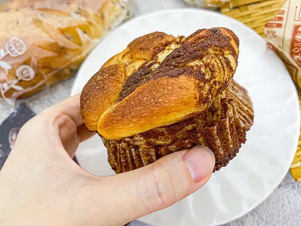 (牙米吃宅配)馥漫麵包花園 宅配防疫麵包箱 台北板橋台中麵包推薦 五款不同組合宅配到你家輕鬆搞定一週的早餐與下午茶 多款麵包新鮮好吃!