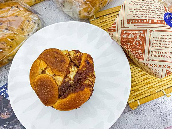 (牙米吃宅配)馥漫麵包花園 宅配防疫麵包箱 台北板橋台中麵包推薦 五款不同組合宅配到你家輕鬆搞定一週的早餐與下午茶 多款麵包新鮮好吃!