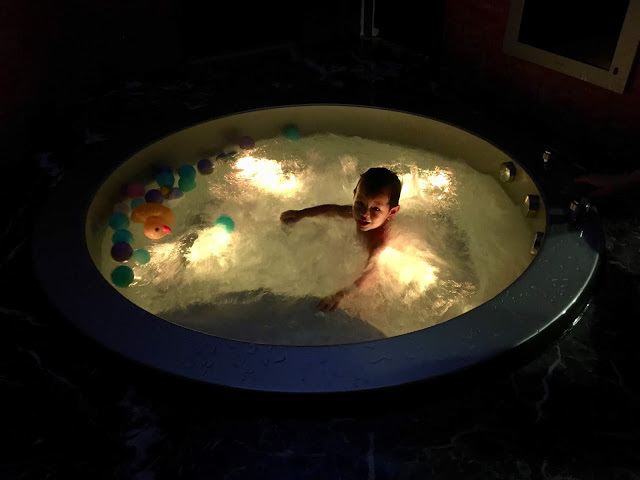 [台北住宿] 莎多堡奇幻旅館 Sato Castle Hotel｜鄰近大直美麗華的精緻主題旅館，城堡建築多達51種奇幻風格房型，親親寶貝專案的親子友善設施和兒童迎賓禮帶給孩子歡樂的旅遊回憶！