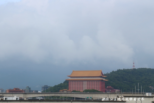 歐華酒店:台北中山區住宿『歐華酒店』商務房/眺望台北圓山/近松山機場/歐麗英式下午茶