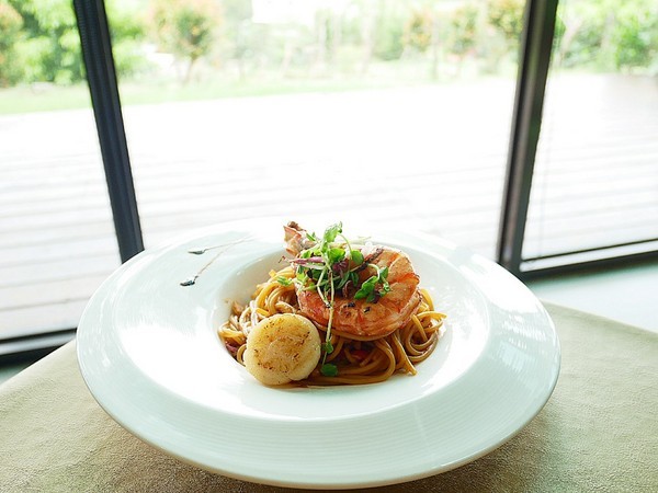 日光行館:日光行館-新北淡水景觀餐廳 同時也是親子餐廳和寵物友善餐廳 非常適合小家庭的親子住宿 安排淡水親子一日遊 順便來這邊接近大自然
