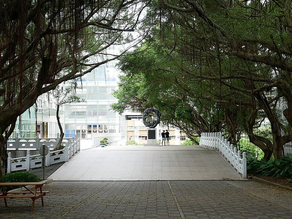 日光行館:日光行館-新北淡水景觀餐廳 同時也是親子餐廳和寵物友善餐廳 非常適合小家庭的親子住宿 安排淡水親子一日遊 順便來這邊接近大自然
