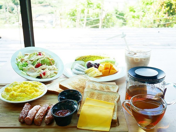 日光行館:日光行館-新北淡水景觀餐廳 同時也是親子餐廳和寵物友善餐廳 非常適合小家庭的親子住宿 安排淡水親子一日遊 順便來這邊接近大自然