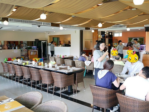 日光行館:日光行館-新北淡水景觀餐廳 同時也是親子餐廳和寵物友善餐廳 非常適合小家庭的親子住宿 安排淡水親子一日遊 順便來這邊接近大自然