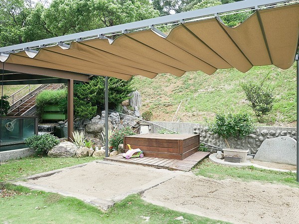 日光行館:日光行館-新北淡水景觀餐廳 同時也是親子餐廳和寵物友善餐廳 非常適合小家庭的親子住宿 安排淡水親子一日遊 順便來這邊接近大自然