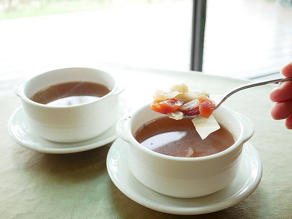 日光行館:日光行館-新北淡水景觀餐廳 同時也是親子餐廳和寵物友善餐廳 非常適合小家庭的親子住宿 安排淡水親子一日遊 順便來這邊接近大自然