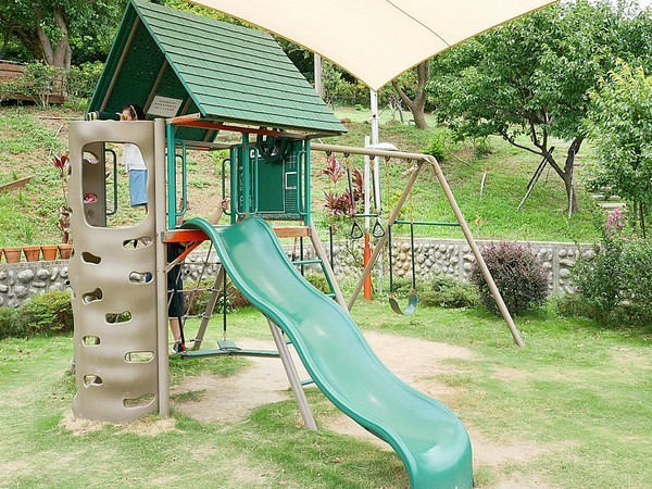 日光行館:日光行館-新北淡水景觀餐廳 同時也是親子餐廳和寵物友善餐廳 非常適合小家庭的親子住宿 安排淡水親子一日遊 順便來這邊接近大自然