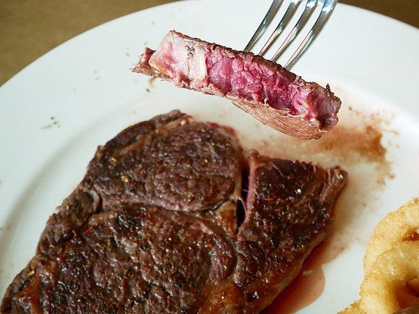 日光行館:日光行館-新北淡水景觀餐廳 同時也是親子餐廳和寵物友善餐廳 非常適合小家庭的親子住宿 安排淡水親子一日遊 順便來這邊接近大自然