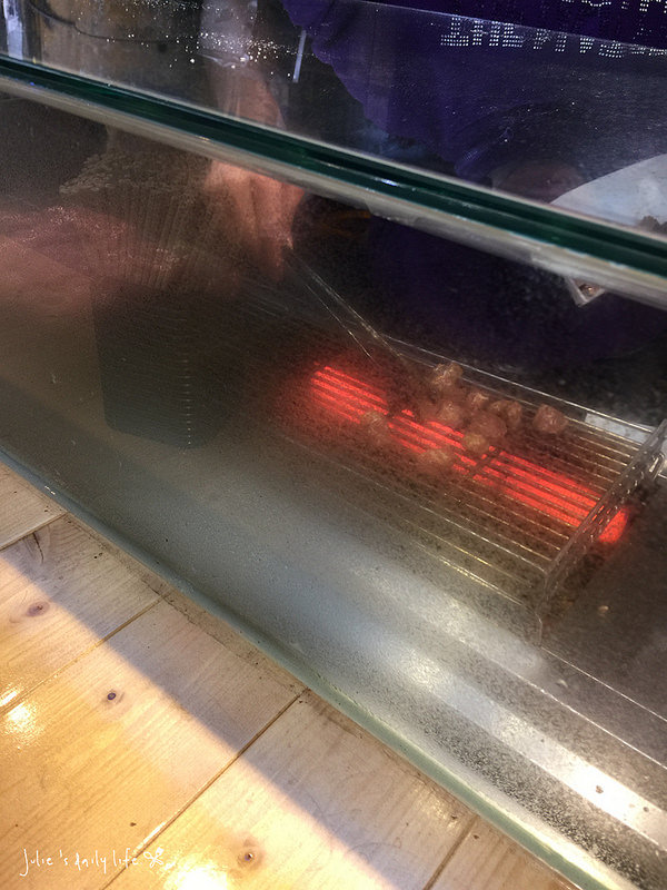 夜市●台中逢甲夜市(大腸包小腸、地瓜球、惡魔雞排、骰子牛、明倫蛋餅、芋圓冰、糖葫蘆)