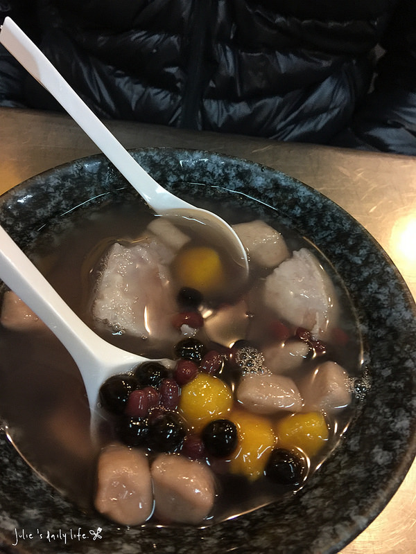 夜市●台中逢甲夜市(大腸包小腸、地瓜球、惡魔雞排、骰子牛、明倫蛋餅、芋圓冰、糖葫蘆)