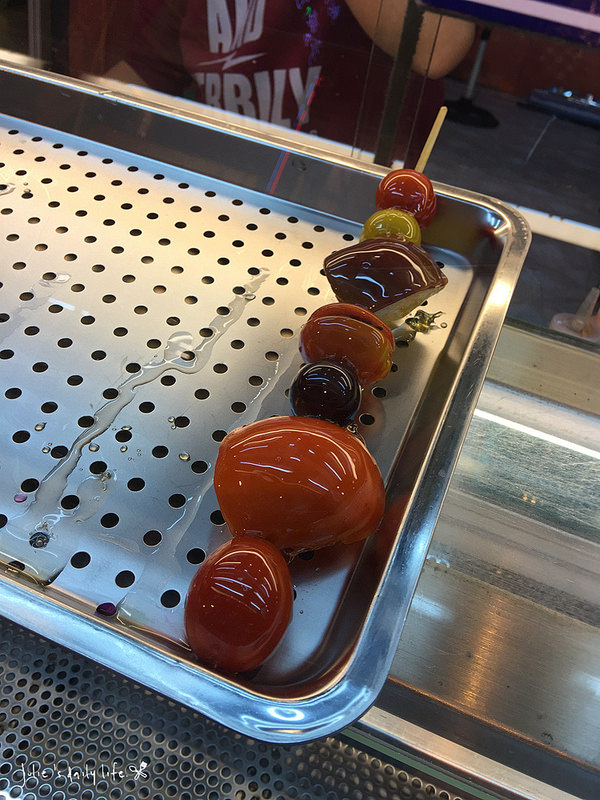 夜市●台中逢甲夜市(大腸包小腸、地瓜球、惡魔雞排、骰子牛、明倫蛋餅、芋圓冰、糖葫蘆)