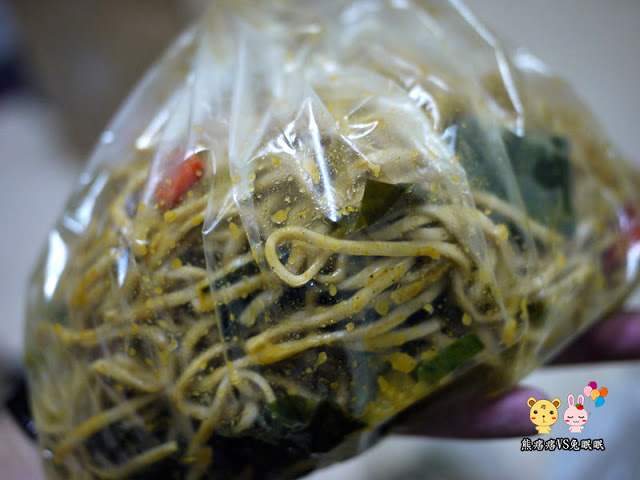 【逢甲夜市】雞婆鹹水雞40元蔬菜拌麵