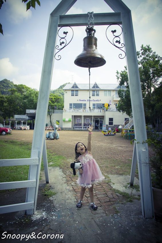【玩樂．桃園】大溪景點／富田香草休閒農場～夢幻水上玻璃教堂、近距離餵養小動物，好玩好拍適合情侶與親子