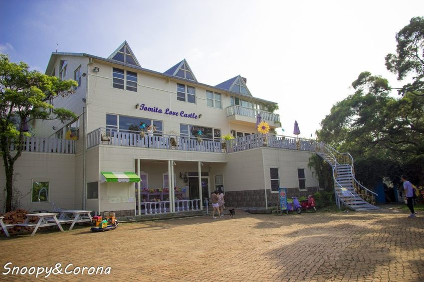 【玩樂．桃園】大溪景點／富田香草休閒農場～夢幻水上玻璃教堂、近距離餵養小動物，好玩好拍適合情侶與親子