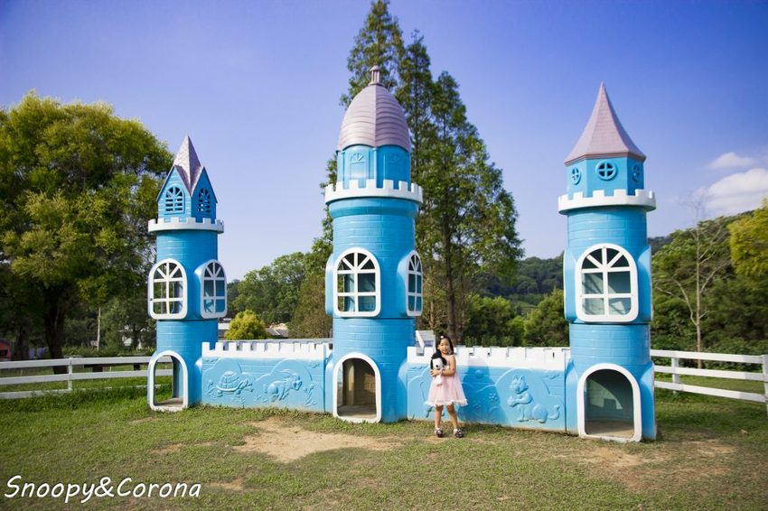 【玩樂．桃園】大溪景點／富田香草休閒農場～夢幻水上玻璃教堂、近距離餵養小動物，好玩好拍適合情侶與親子