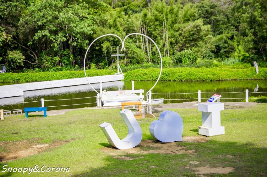 【玩樂．桃園】大溪景點／富田香草休閒農場～夢幻水上玻璃教堂、近距離餵養小動物，好玩好拍適合情侶與親子