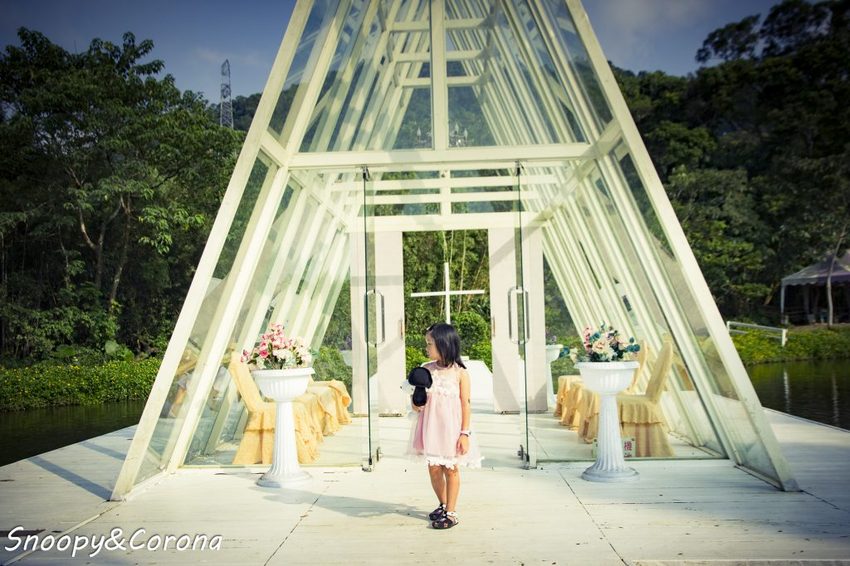 【玩樂．桃園】大溪景點／富田香草休閒農場～夢幻水上玻璃教堂、近距離餵養小動物，好玩好拍適合情侶與親子