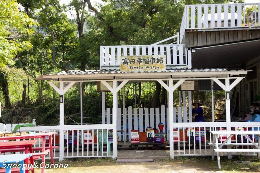 【玩樂．桃園】大溪景點／富田香草休閒農場～夢幻水上玻璃教堂、近距離餵養小動物，好玩好拍適合情侶與親子